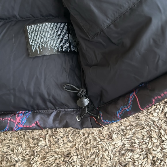 The North Face Men's 1996 Retro Nuptse - Picture 8 of 10